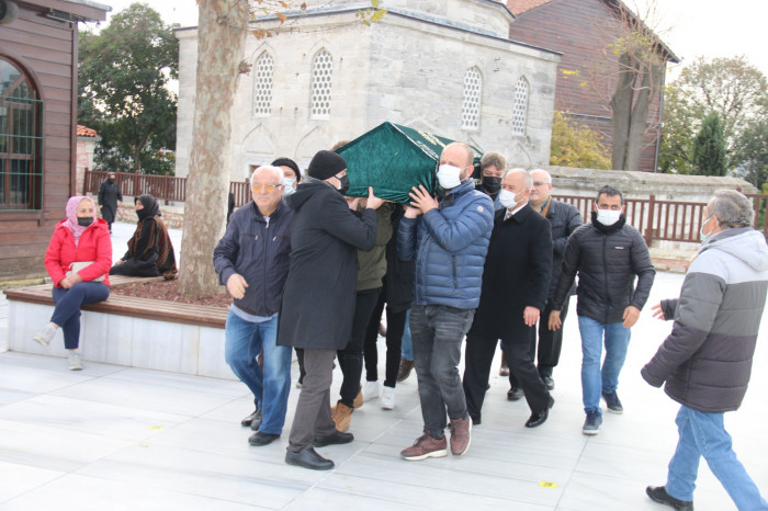 Duayen Gazeteci Mehmet Alpay gözyaşları arasında toprağa verildi