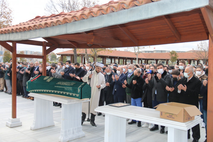 Duayen Gazeteci Mehmet Alpay gözyaşları arasında toprağa verildi