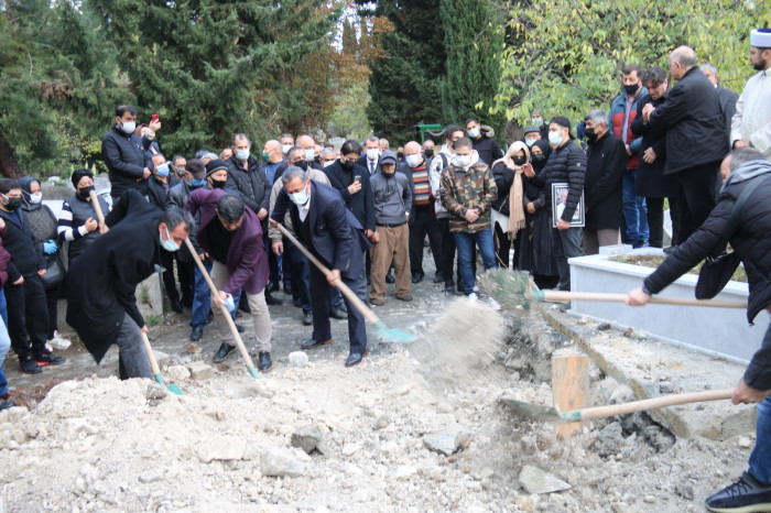 Duayen Gazeteci Mehmet Alpay gözyaşları arasında toprağa verildi