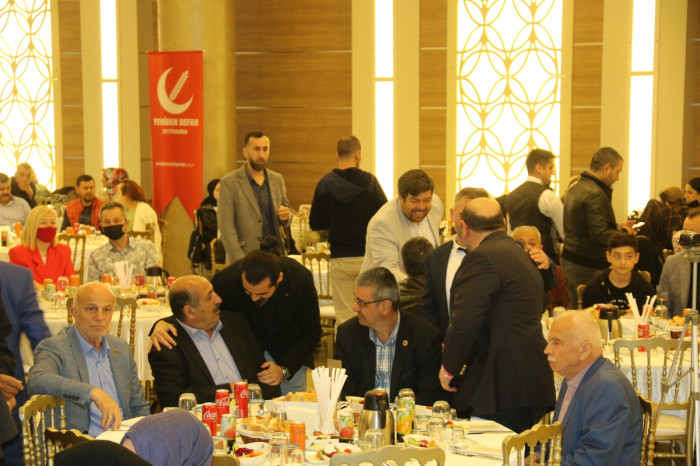 Zeytinburnu Yeniden Refah Partisinin iftarına büyük teveccüh