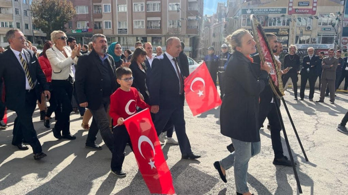 CHP'den Zeytinburnu'nda alternatif çelenk sunma töreni 