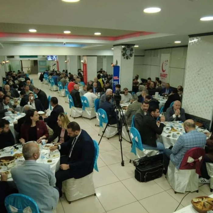 Saadet Partisi’nin Zeytinburnu iftarında izdiham vardı
