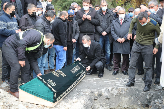 Duayen Gazeteci Mehmet Alpay gözyaşları arasında toprağa verildi