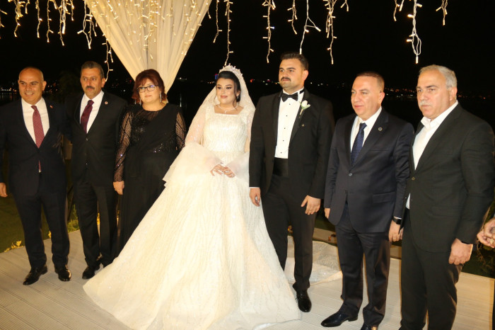 Hilal ile Halil rüya gibi bir düğünle dünya evine girdiler