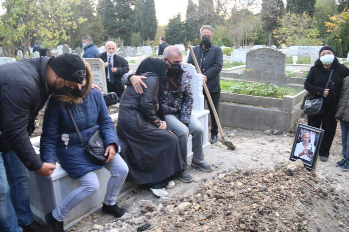 Duayen Gazeteci Mehmet Alpay gözyaşları arasında toprağa verildi