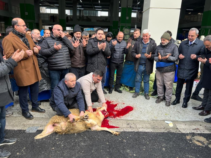 Zeytinburnu Modern Kapalı Pazarında İlk GÜN