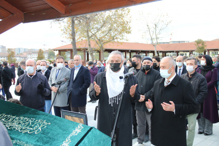 Duayen Gazeteci Mehmet Alpay gözyaşları arasında toprağa verildi