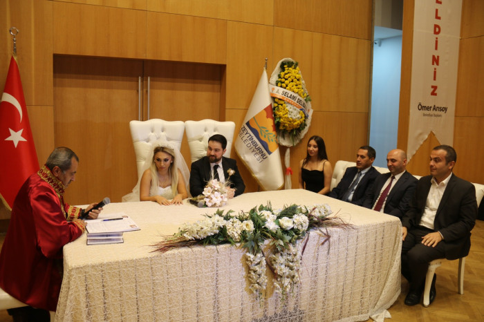 Mervenur ile Tarık bir ömür mutluluğa Evet dedi