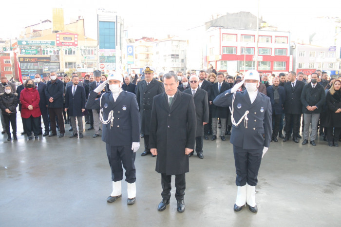Çanakkale şehitleri kar altında anıldı