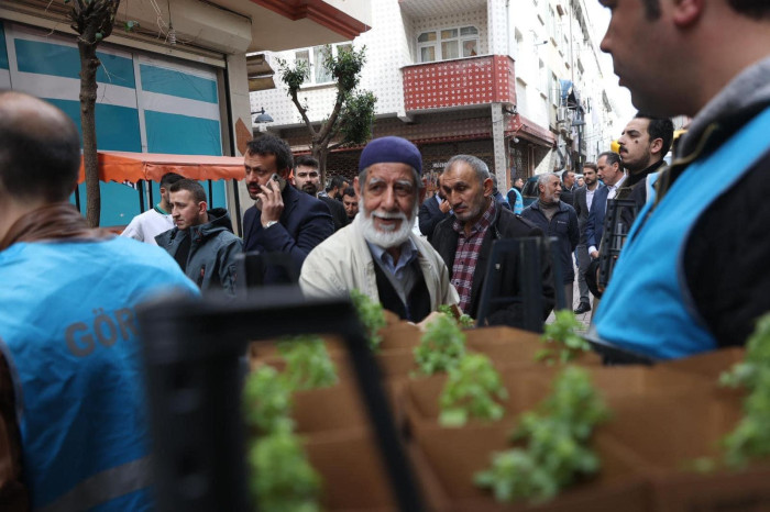 Zeytinburnu’na Bahar Fesleğenle Geldi