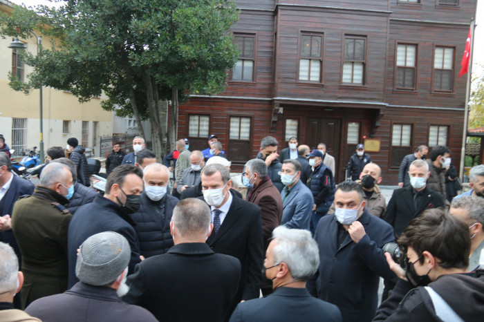 Duayen Gazeteci Mehmet Alpay gözyaşları arasında toprağa verildi