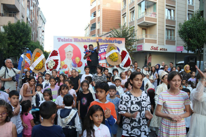 Telsiz Mahalle Muhtar Edanur Menteş 73 evladımızı sünnet ettirdi