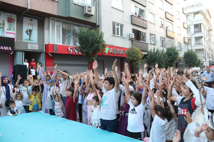 Telsiz Mahalle Muhtar Edanur Menteş 73 evladımızı sünnet ettirdi