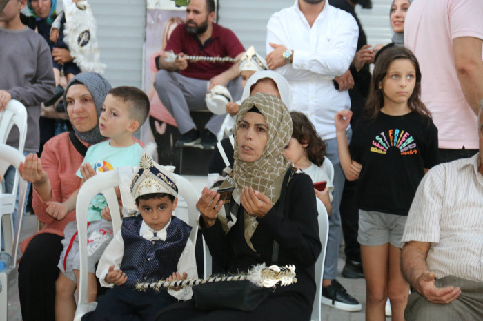 Telsiz Mahalle Muhtar Edanur Menteş 73 evladımızı sünnet ettirdi