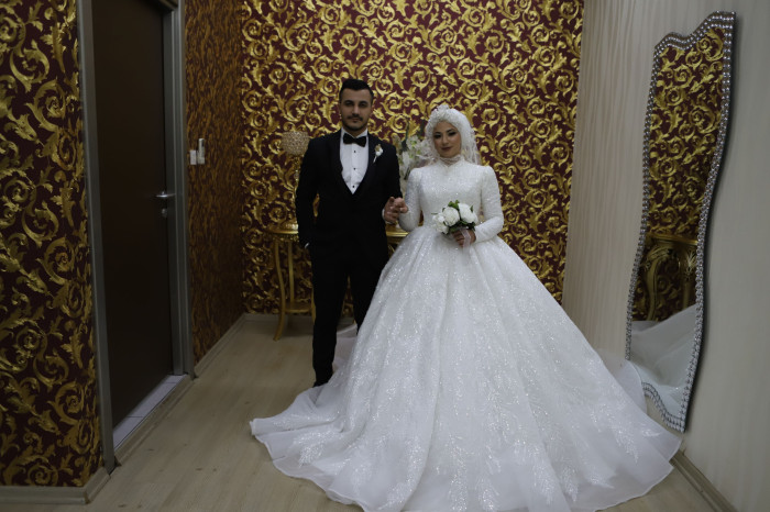 Emine ile Engin görkemli düğünle hayatlarını birleştirdiler
