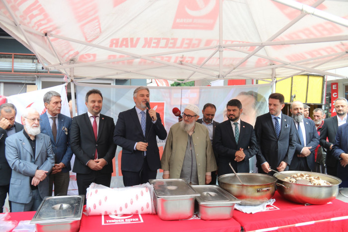 Yeniden Refah Partisi Binlerce Kişiye Etli Pilav İkram Etti