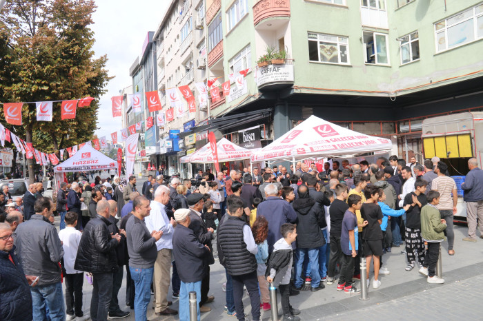 Yeniden Refah Partisi Binlerce Kişiye Etli Pilav İkram Etti
