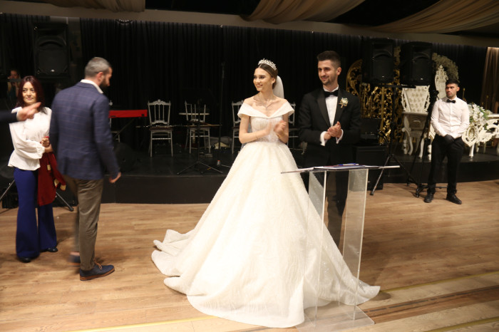 Çağlanur ile Emirhan görkemli düğün merasimiyle dünya evine girdi