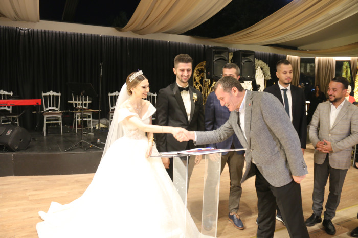 Çağlanur ile Emirhan görkemli düğün merasimiyle dünya evine girdi