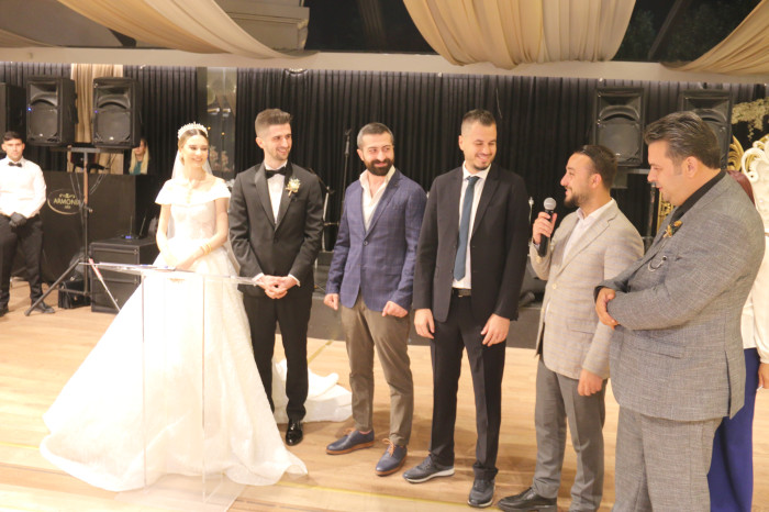Çağlanur ile Emirhan görkemli düğün merasimiyle dünya evine girdi