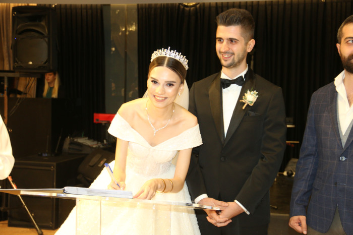 Çağlanur ile Emirhan görkemli düğün merasimiyle dünya evine girdi