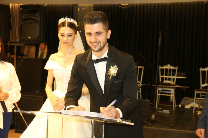 Çağlanur ile Emirhan görkemli düğün merasimiyle dünya evine girdi