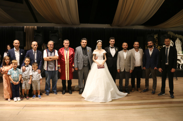 Çağlanur ile Emirhan görkemli düğün merasimiyle dünya evine girdi