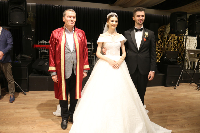 Çağlanur ile Emirhan görkemli düğün merasimiyle dünya evine girdi