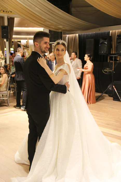 Çağlanur ile Emirhan görkemli düğün merasimiyle dünya evine girdi