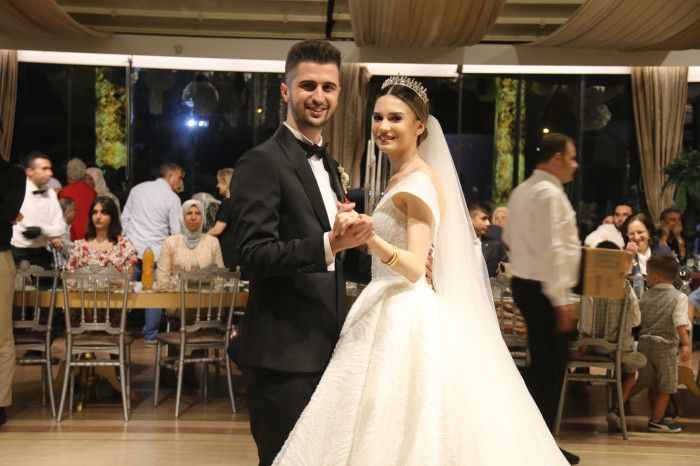 Çağlanur ile Emirhan görkemli düğün merasimiyle dünya evine girdi