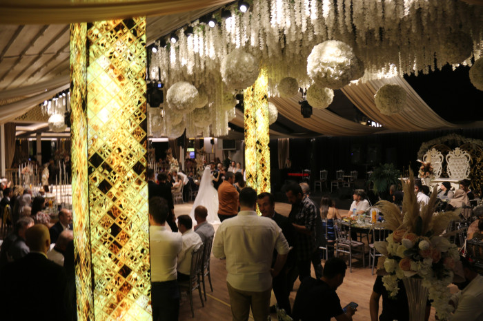 Çağlanur ile Emirhan görkemli düğün merasimiyle dünya evine girdi