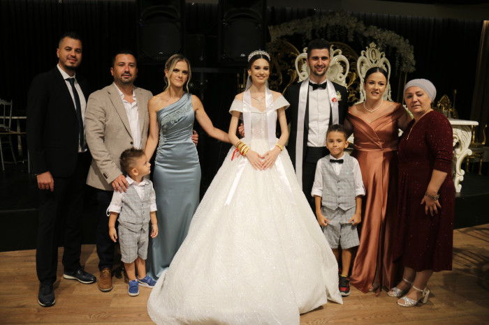 Çağlanur ile Emirhan görkemli düğün merasimiyle dünya evine girdi