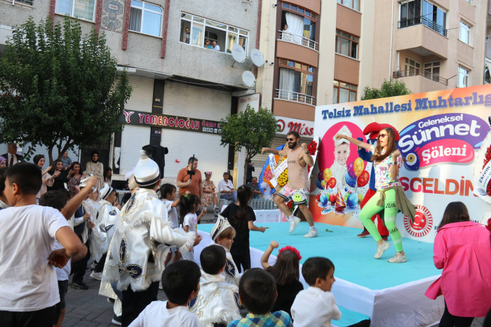 Telsiz Mahalle Muhtar Edanur Menteş 73 evladımızı sünnet ettirdi