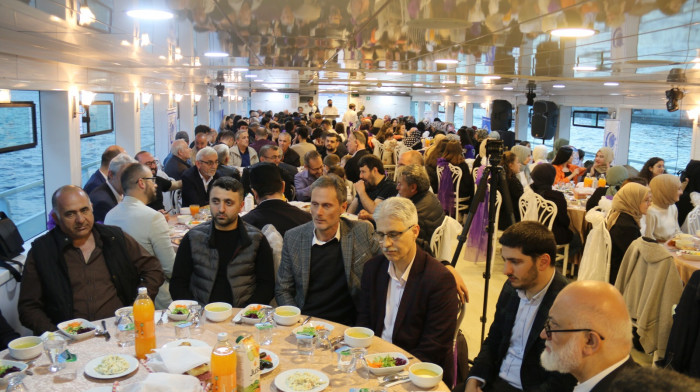 AGD ve MGV Zeytinburnu Şubesinin Boğaz iftarında izdiham vardı