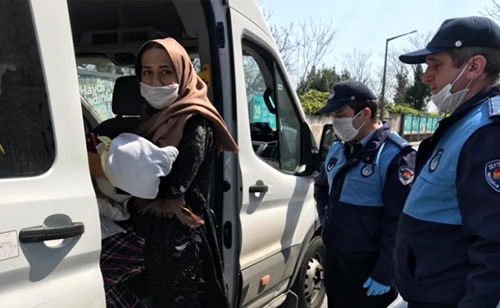 Doğum sonrası taburcu olan Kadını evine Zeytinburnu Zabıtası ulaştırdı