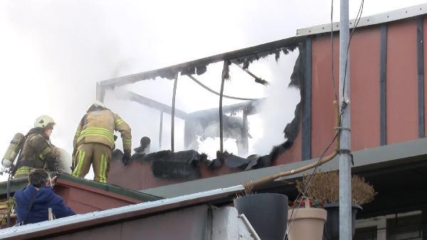 Demirciler Sitesi'nde bir iş yerinin  çatısında yangın çıktı