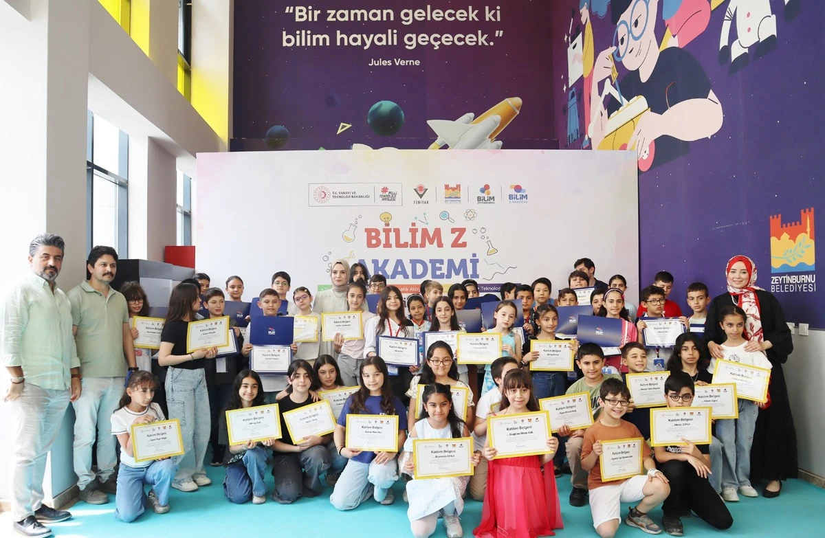 Bilim Z Akademi Öğrencileri Mezuniyet Sertifikalarını Aldı