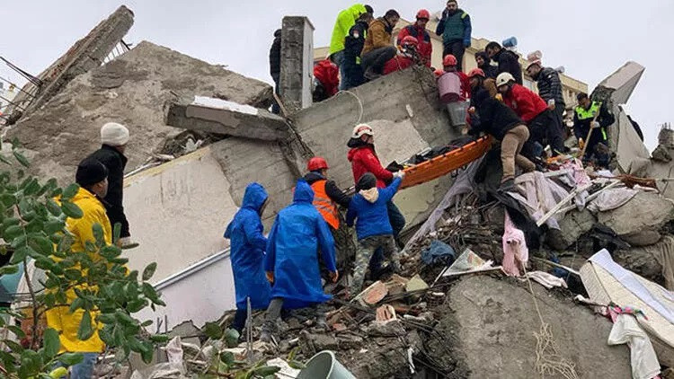 Deprem felaketinde hayatını kaybedenlerin sayısı 3 bin 432