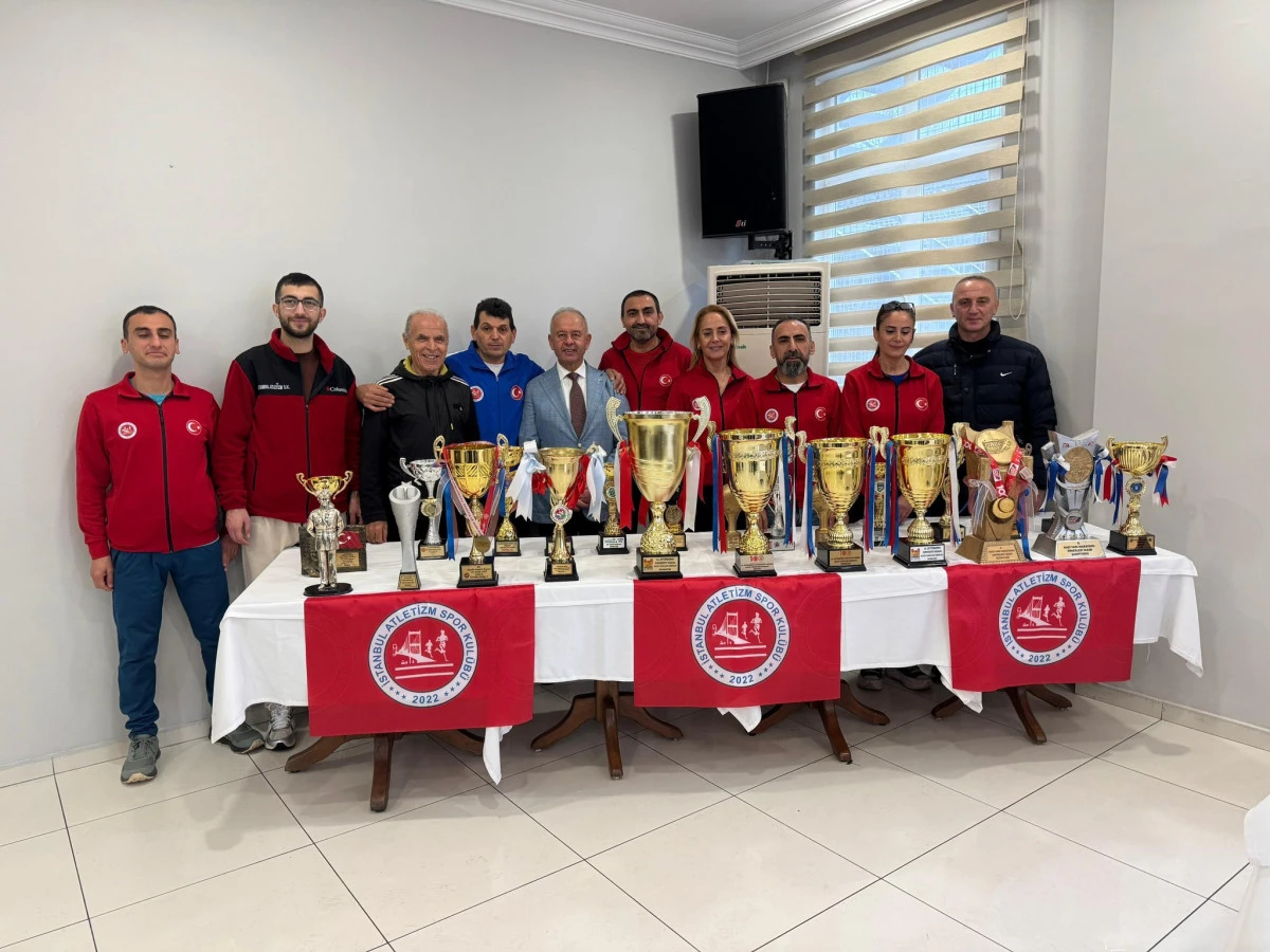 İstanbul Atletizm Spor Kul&uuml;b&uuml;, 5. Yılını Zeytinburnu&rsquo;nda Coşkuyla Kutladı