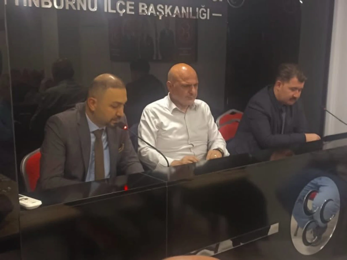 MHP Zeytinburnu&rsquo;nda &ldquo;Ter&ouml;rs&uuml;z T&uuml;rkiye&rdquo; G&uuml;ndemi Masaya Yatırıldı