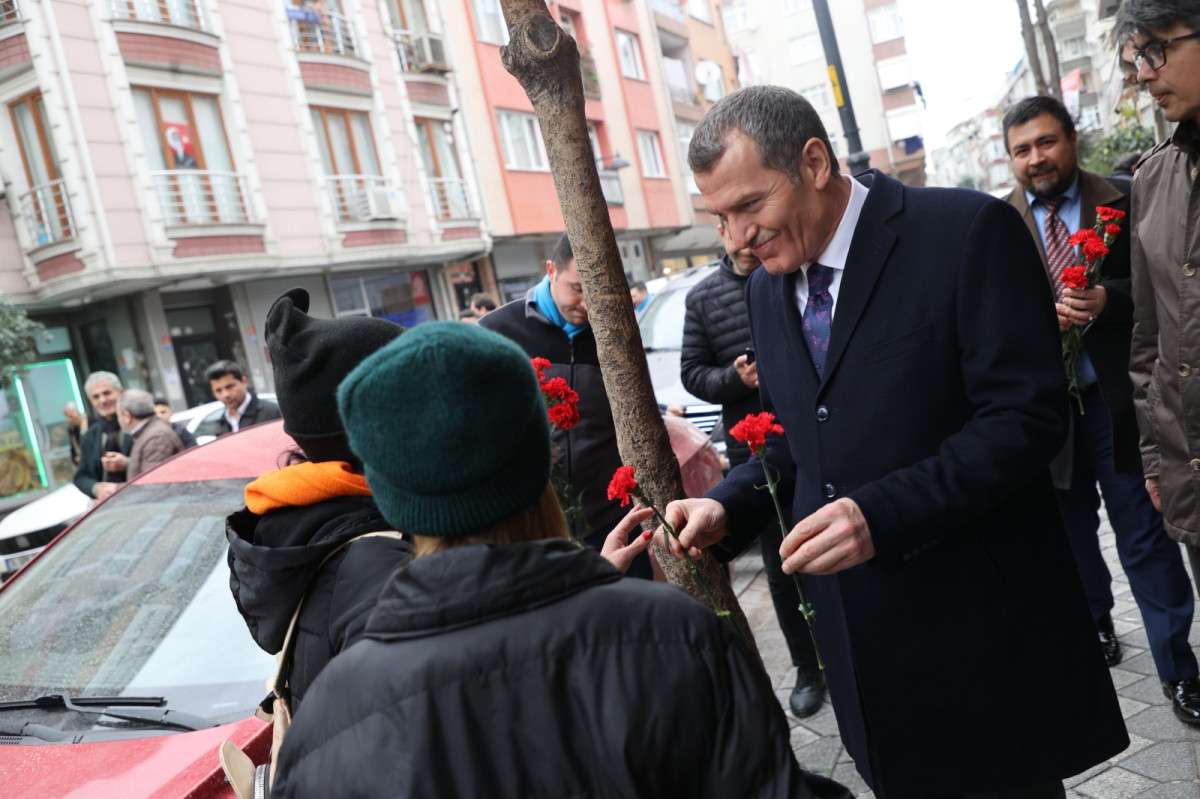 Nuri Paşa Sevgi Yürüyüşü çiçeklerle yapıldı