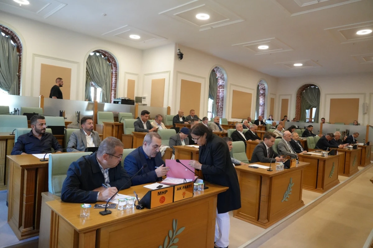 Zeytinburnu Belediye Meclisi&rsquo;nde kentsel d&ouml;n&uuml;ş&uuml;m g&uuml;ndemi: Vatandaşların şik&acirc;yetleri meclise taşındı