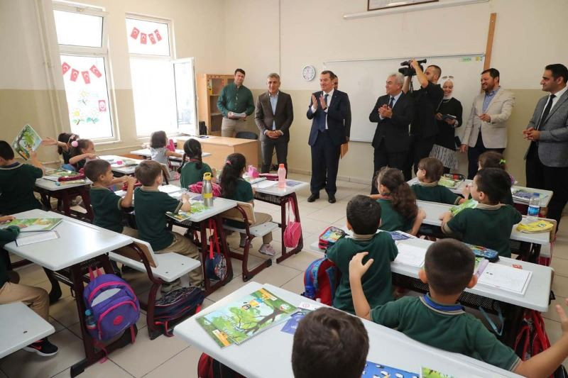 Zeytinburnu'nda okullar yeni eğitim yılına hazırlanıyor