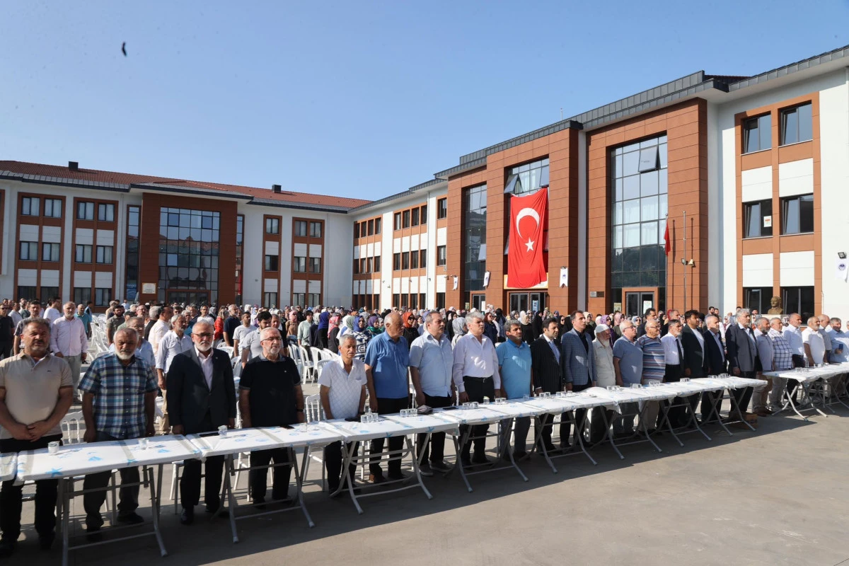 Zeytinburnu'ndaki imam hatip mezunları buluştu