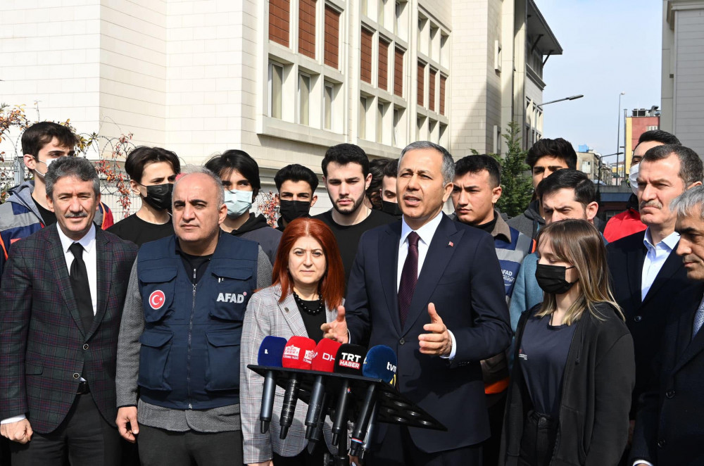 Zeytinburnu'ndaki Okullarda gerçeğini aratmayan deprem tatbikatı yapıldı